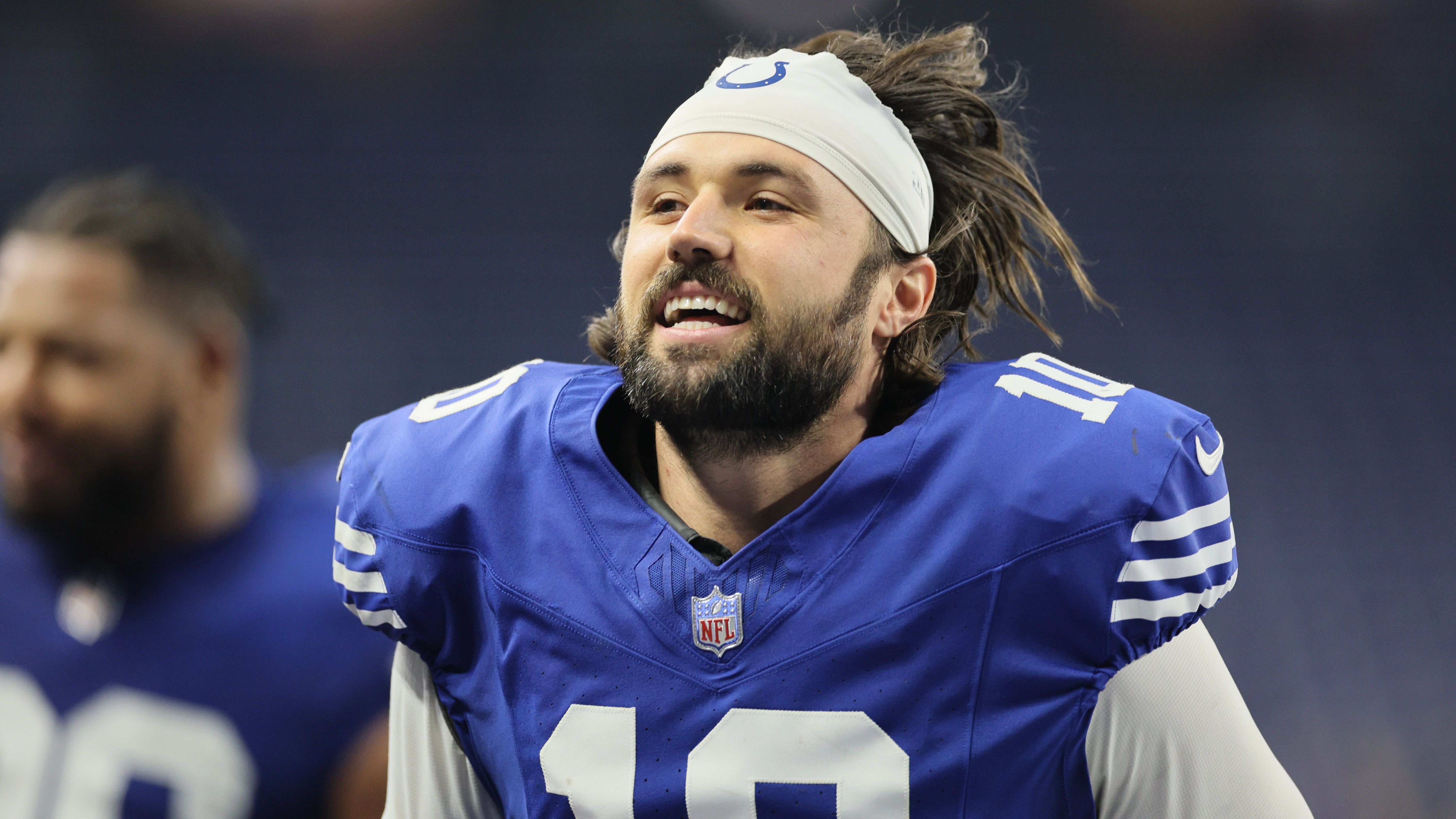 <strong>Gewinner: Gardner Minshew (Indianapolis Colts)<br></strong>Gefühlt hat fast niemand mitbekommen, dass die Indianapolis Colts mit dem 30:13 bei den Pittsburgh Steelers den nächsten Sieg eingefahren haben. Der siebte bereits in dieser Saison. Wieder einmal überragend: Gardner Minshew. 215 Yards und drei Touchdoens gegen so eine starke Defense? Chapeau! Die Colts sind nah dran an den Playoffs.