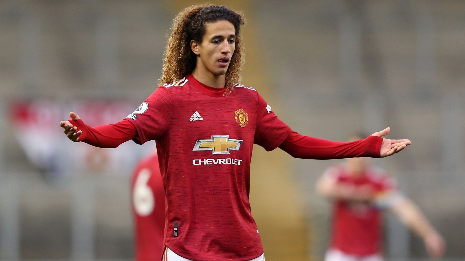 
                <strong>Manchester United (England)</strong><br>
                Längste Vertragslaufzeit: Hannibal Mejbri (bis 2026)
              