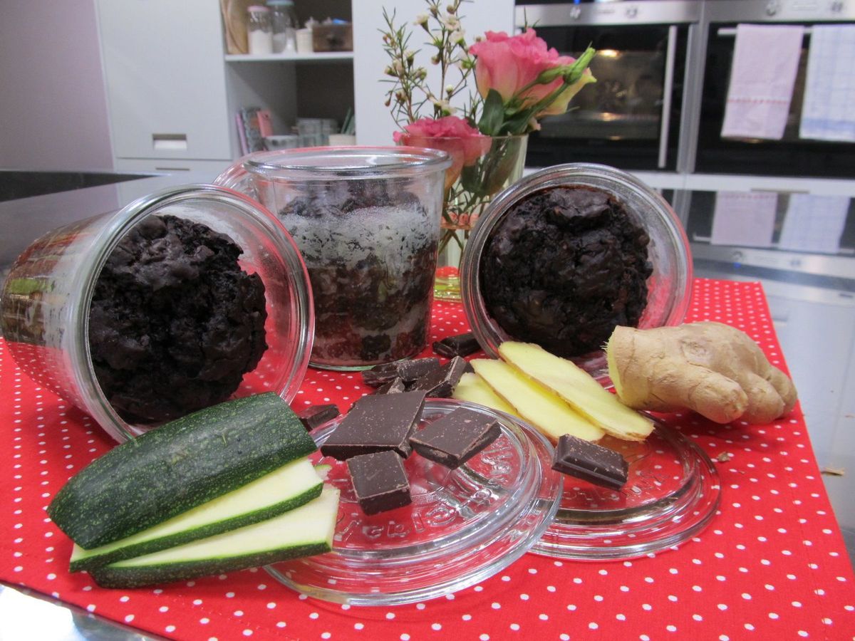 Schoko-Kuchen im Glas mit Zuccini