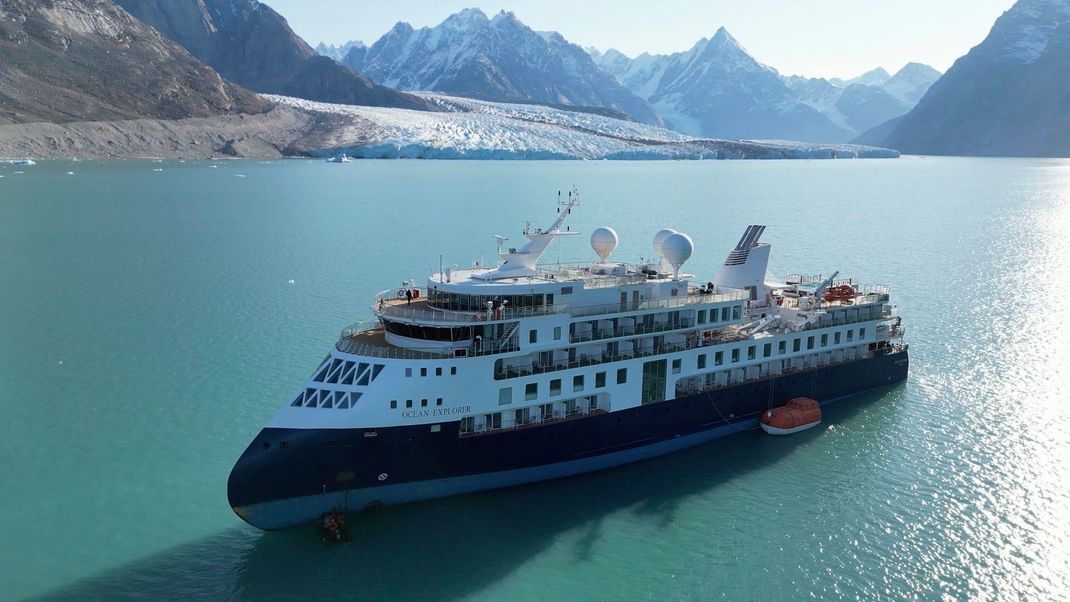 Das Kreuzfahrtschiff "Ocean Explorer" mit 206 Passagieren und Besatzungsmitgliedern an Bord ist am Montag (11. September) vor Grönland auf Grund gelaufen.