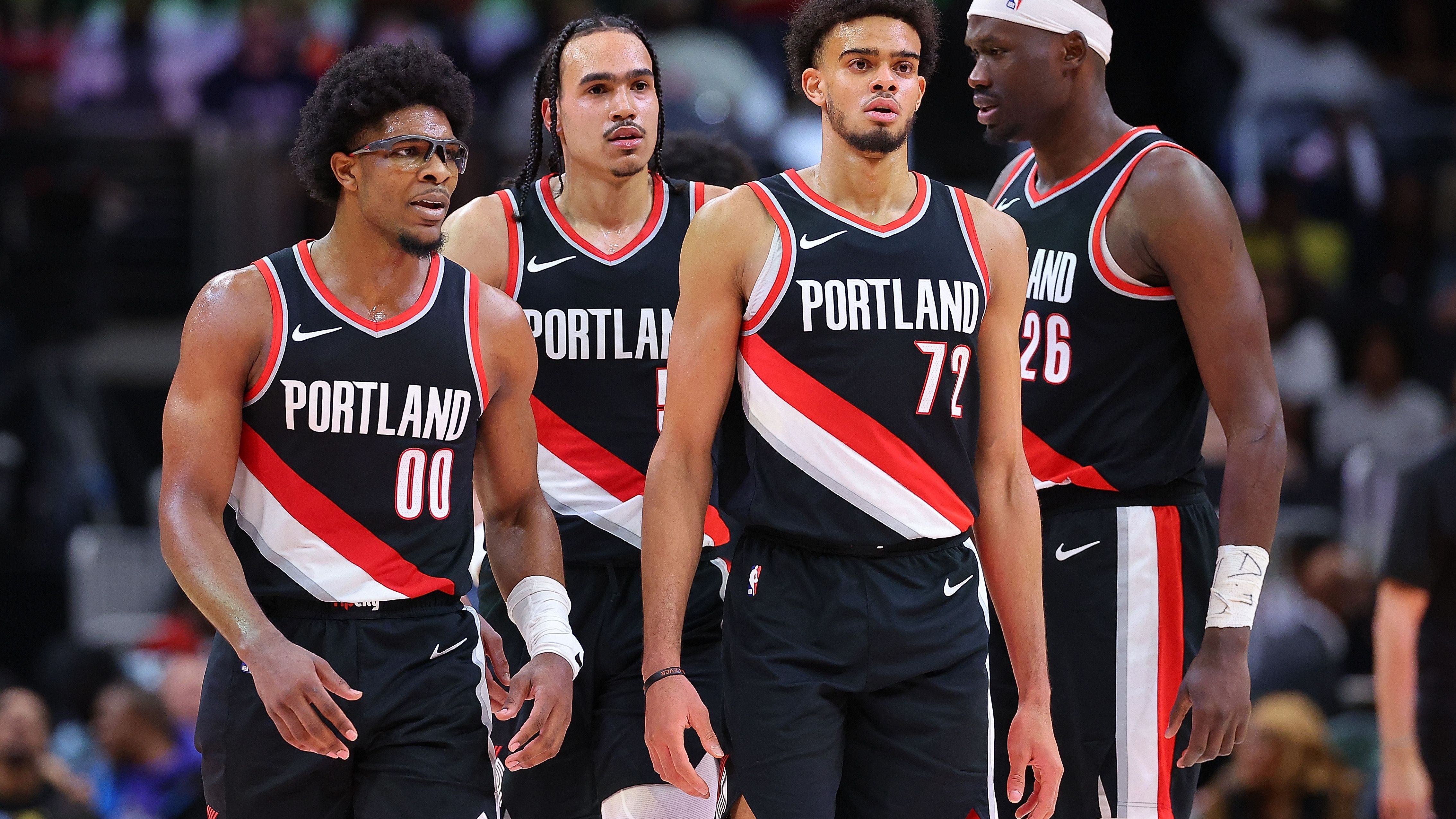 <strong>26. Portland Trail Blazers (zuvor Rang 26, 21-56)</strong> <br>Seitdem es den Dreier in der NBA gibt, hatten nur sechs Rookies ein schlechteres +/- als Scoot Henderson diese Saison. Da es sich um insgesamt 953 Akteure handelt, ein durchaus interessanter Wert. Zuletzt gab es Siege in Washington und Charlotte. Auf der einen Seite gut, auf der anderen nicht förderlich für eine gute Draft-Position.