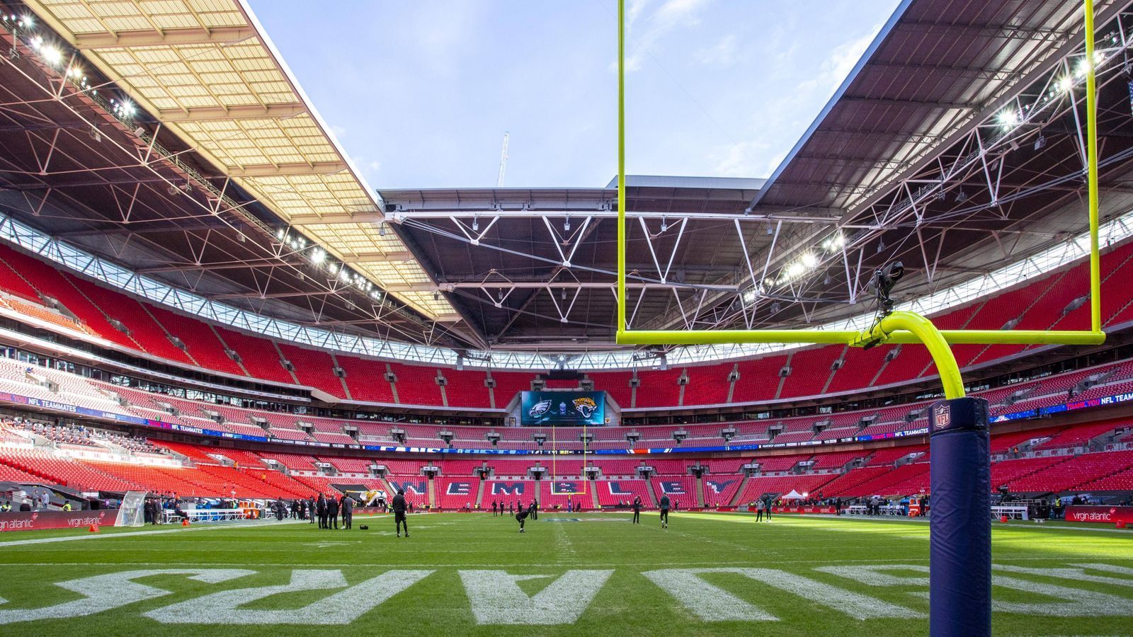 
                <strong>International Games</strong><br>
                Die NFL kommt wieder nach London: Die Partie der Chicago Bears at Oakland Raiders findet am 6. Oktober statt, die Carolina Panthers spielen am 13. Oktober 2019 gegen die Tampa Bay Buccaneers, die Cincinnati Bengals treffen am 27. Oktober auf die Los Angeles Rams und das Duell Houston Texans at Jacksonville Jaguars steigt am 3. November 2019. Und: Am 18. November 2019 (in Deutschland in der Nacht auf den 19.) dürfen sich die NFL-Fans in Mexiko City auf Kansas City Chiefs at Los Angeles Chargers freuen.
              