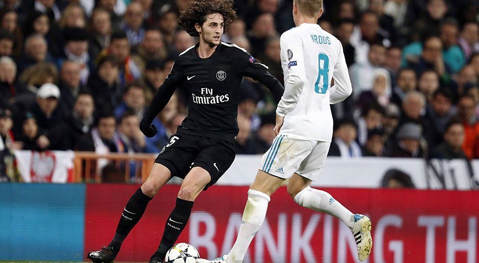 
                <strong>Adrien Rabiot (Paris St. Germain)</strong><br>
                Navigiert zwischen den Stars durch das Mittelfeld verrichtet seine Aufgaben völlig unaufgeregt. Beim 1:0 agiert Rabiot eiskalt und behält aus 13 Metern die Nerven. Auf Rückgabe von Dani Alves bietet sich ihm eine ähnliche Chance, doch der Versuch prallt an Ramos ab. ran-Note: 2
              