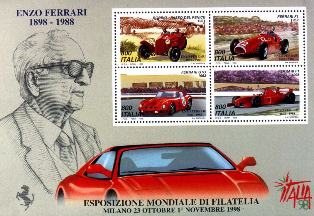 Der 250 GTO befindet sich links unten auf einer Briefmarke, die zum Gedenken an Enzo Ferrari gedruckt wurde.