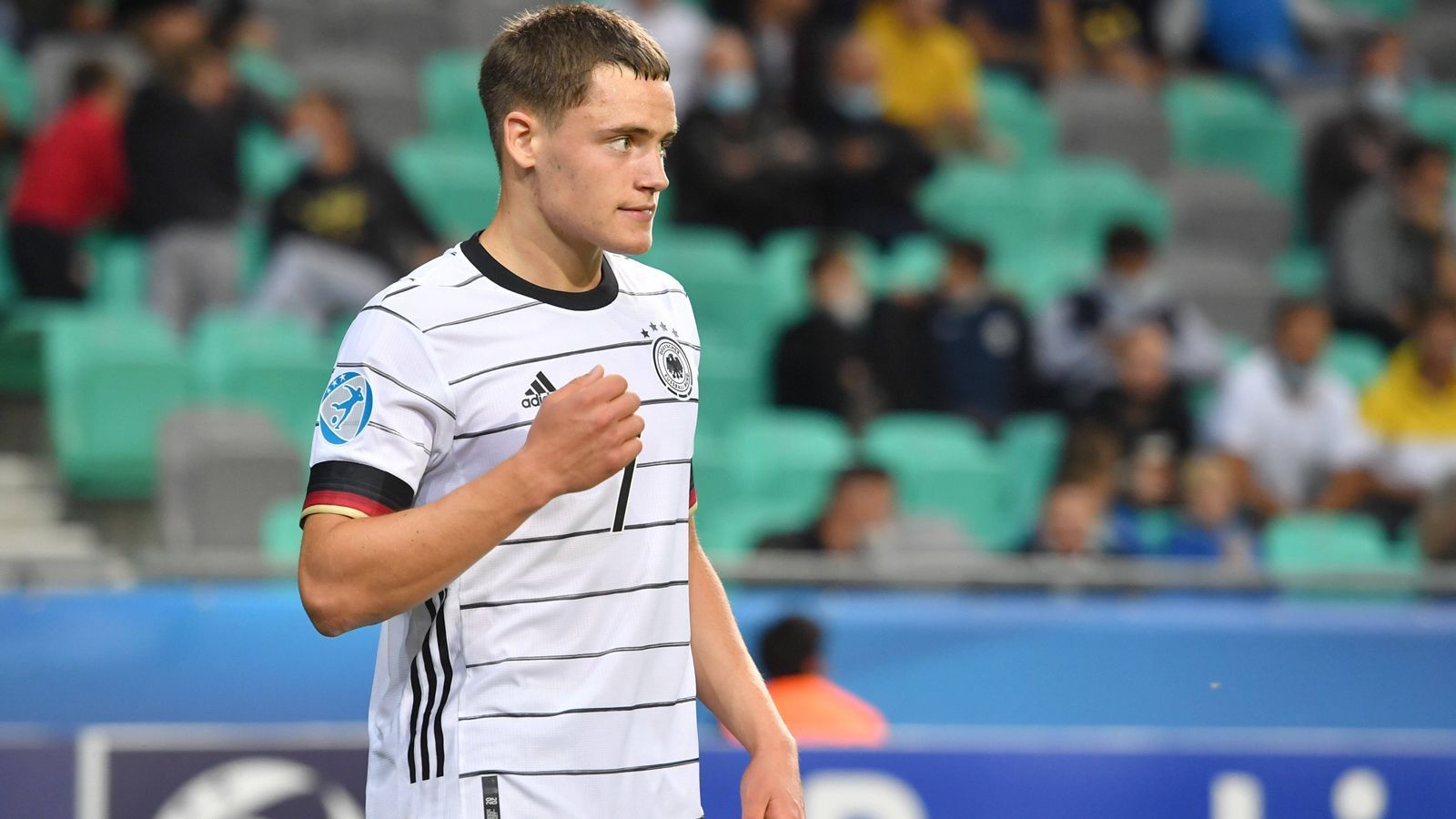 
                <strong>Mittelfeld/Angriff: Florian Wirtz</strong><br>
                &#x2022; Verein: Bayer 04 Leverkusen - <br>&#x2022; A-Länderspiele: keine<br>
              