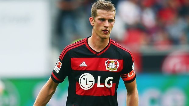 
                <strong>Lars Bender (Bayer 04 Leverkusen)</strong><br>
                Lars Bender (Bayer 04 Leverkusen): Das Comeback von Lars Bender bei der Werkself dauert weiter an. Der defensive Mittelfeldspieler fällt gegen den SV Werder Bremen aus. Bender verletzte sich beim Abschlusstraining und fällt mit einem Muskelfaserriss im Oberschenkel mindestens zwei weitere Wochen aus.
              