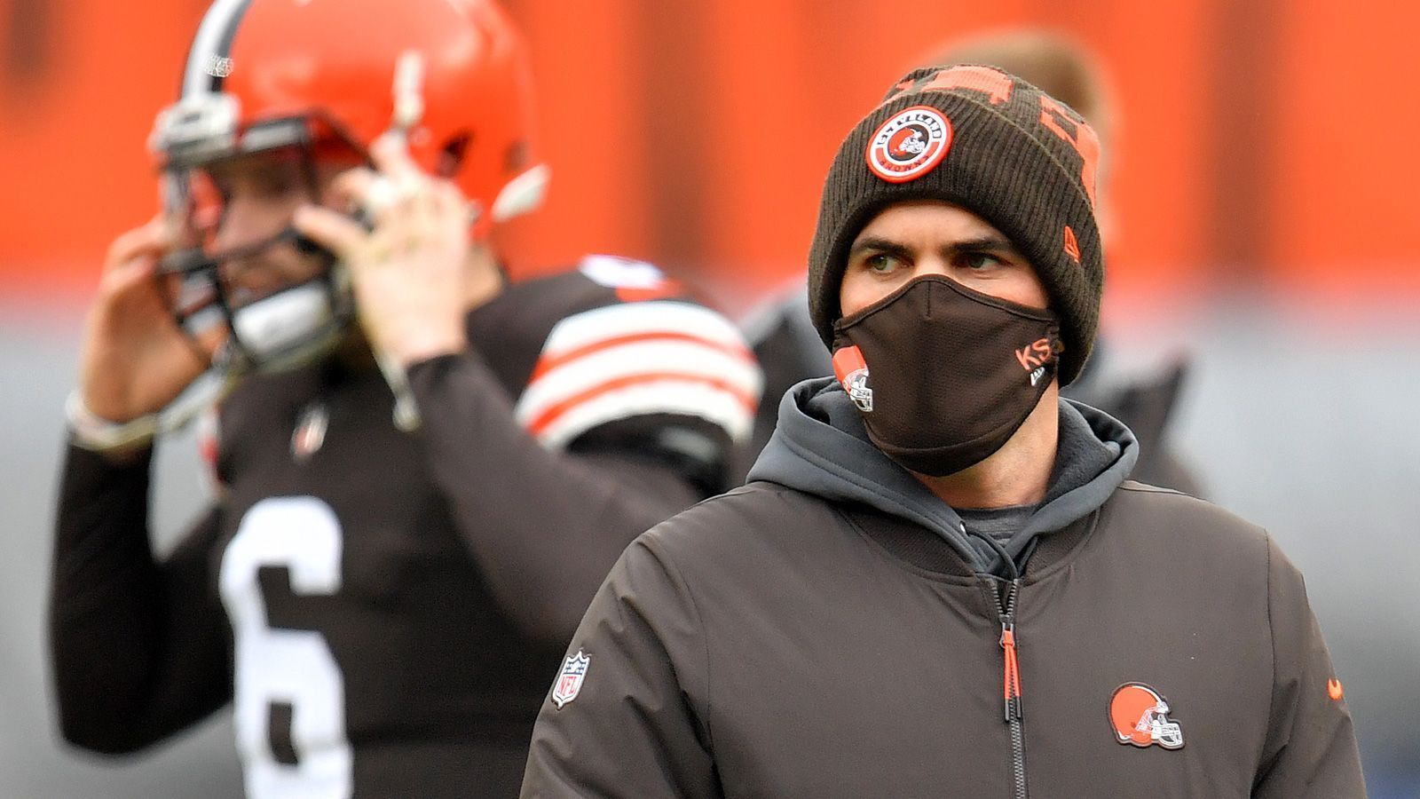 
                <strong>Verlierer: Kevin Stefanski</strong><br>
                Alles in allem haben die Cleveland Browns eine gute Saison gespielt, die Hoffnung auf eine bessere Zukunft für die Franchise macht. Allerdings tut das Saisonende doch weh, denn gegen die favorisierten Chiefs wäre mehr drin gewesen. "Ich bin extrem enttäuscht, dass wir nicht in der Lage waren, den Job zu erledigen. Wir hatten spät im Spiel unsere Chance, aber wir haben es nicht geschafft", zeigte sich Head Coach Kevin Stefanski selbstkritisch.
              