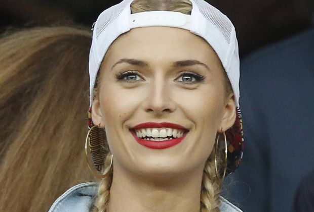 
                <strong>Lena Gercke </strong><br>
                Bei all seinen WM-Spielen kann Lena Gercke zwar nicht dabei sein, aber wenn sie ihren Liebsten Sami Khedira schon in Action erlebt, dann jubelt sie ihm auch gerne von der Tribüne aus zu. Diese Unterstützung hatte der Nationalspieler bitter nötig. 
              