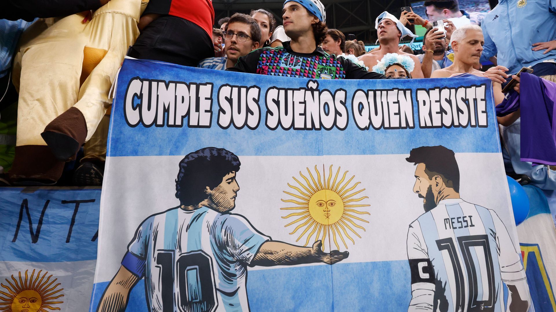 
                <strong>Daily Mail (England)</strong><br>
                "Lionel Messi dreht die Zeit zurück und sendet Argentinien ins WM-Finale."
              