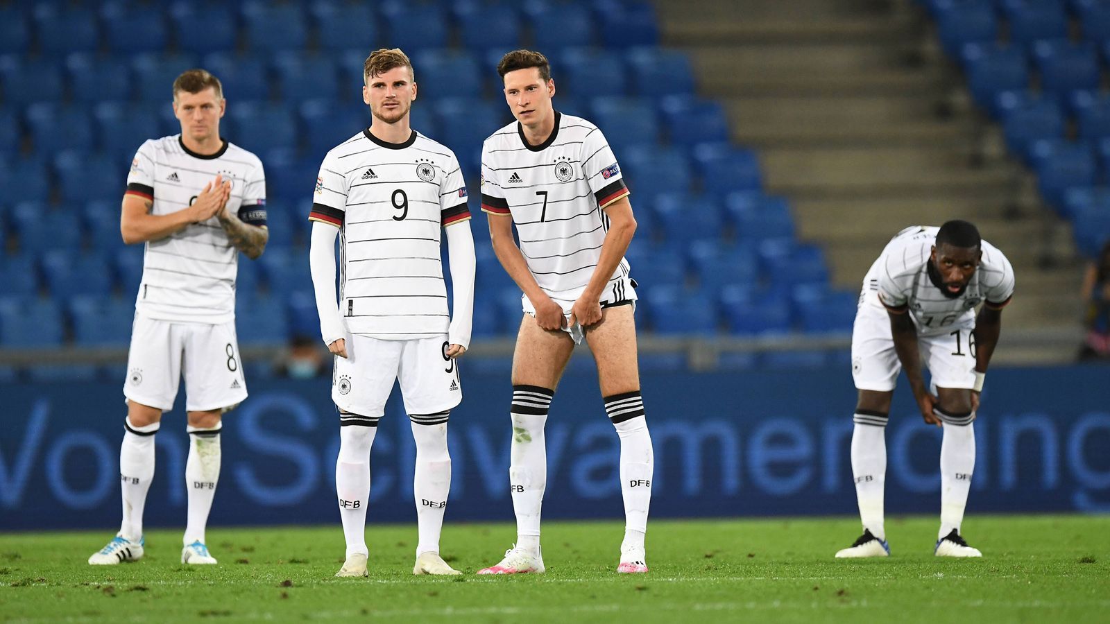 
                <strong>Nur 1:1 gegen die Schweiz: Deutschland in der Einzelkritik</strong><br>
                Die deutsche Nationalmannschaft bleibt im Jahr 2020 ohne Sieg. Im zweiten Länderspiel kam die Mannschaft von Joachim Löw nicht über ein 1:1 gegen die Schweiz hinaus. Ilkay Gündogan erzielte den Führungstreffer für Deutschland, Silvan Widmer glich aus. ran.de bewertet die Leistungen der deutschen Nationalspieler.
              