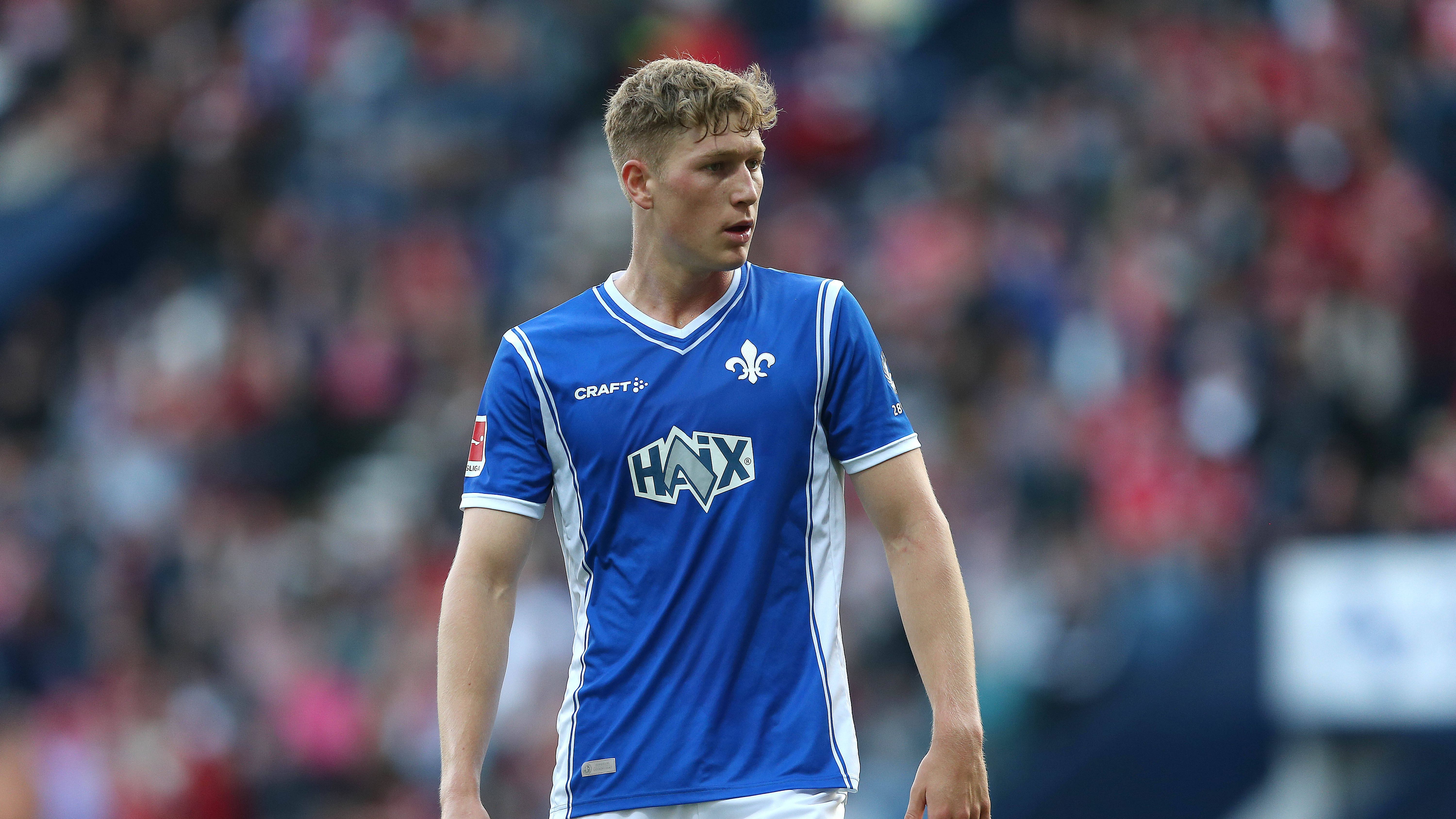 <strong>SV Werder Bremen: Clemens Riedel (Innenverteidiger)&nbsp;</strong><br>Bei Werder Bremen soll die Verteidigung umgekrempelt werden. Ein Mann für die Zukunft könnte Clemens Riedel sein. Der 21-Jährige war als Kapitän beim SV Darmstadt gesetzt und verpasste lediglich eine Partie (wegen einer Gelbsperre). Der zweikampfstarke Youngster würde gut ins Profil der Bremer passen.