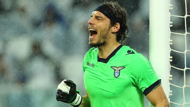
                <strong>Federico Marchetti (Lazio Rom)</strong><br>
                Federico Marchetti (Lazio Rom): Auch Marchettis Vertrag endete im Sommer 2016 und macht den Keeper wohl nicht nur deshalb für Liverpool interessant. Der ebenfalls erfahrene 32-jährige Italiener stand seit 2011 insgesamt 141-mal für Lazio im Tor. Zieht es Marchetti zum Klopp-Klub, gäbe es eine Premiere: Der Torwart würde dann erstmals für ein nicht-italienisches Team spielen. (Quelle: Sky Italia)
              