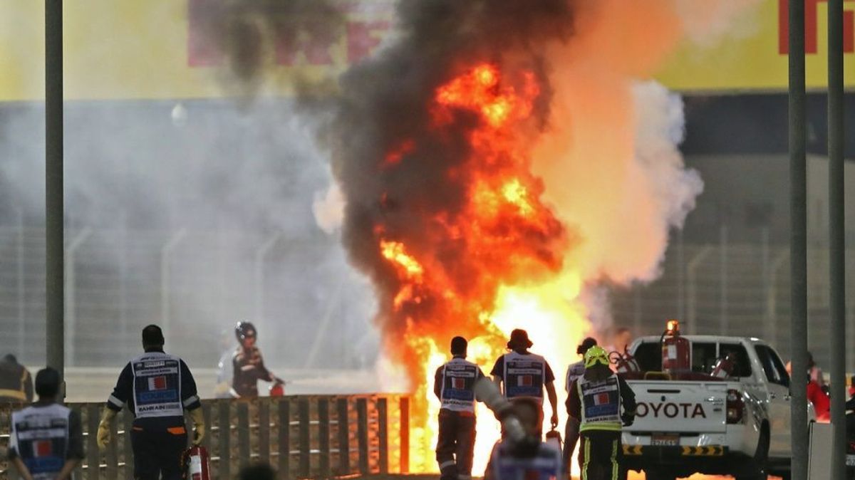 Der Haas von Romain Grosjean fing direkt Feuer