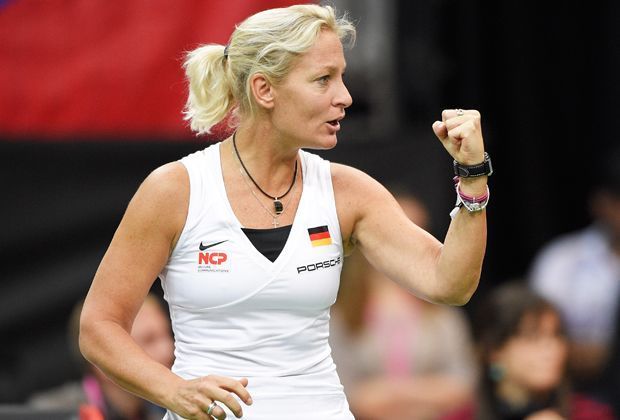 
                <strong>Teamchefin Barbara Rittner</strong><br>
                Barbara Rittner ist seit dem Jahr 2005 Teamchefin des deutschen Fed-Cup-Teams. Im vergangenen Jahr konnte sie mit dem DTB-Team fast den großen Triumph feiern. Mit dieser Mannschaft will sie gegen Australien nun einen neuen Versuch starten ...
              