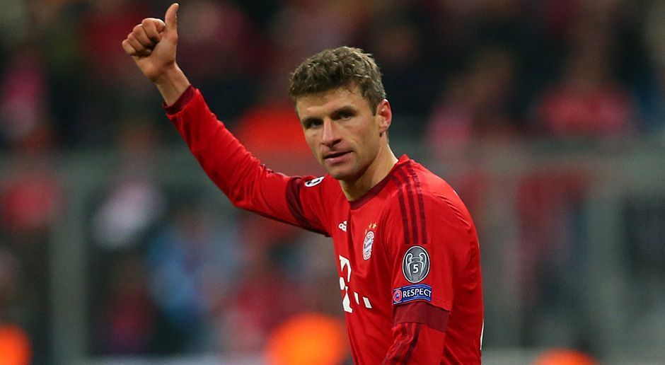 
                <strong>Thomas Müller Rekord 940</strong><br>
                Perfekter Abend für Thomas Müller: Torschütze, Sieg gegen Piräus, Achtelfinal-Einzug und einen Champions-League-Rekord gebrochen! Der Erfolg gegen Olympiakos war der 50. Sieg für Müller in der Champions League. Der Weltmeister war am Dienstagabend 26 Jahre, zwei Monate und elf Tage alt, kein Spieler war bei seinem 50. Königsklassen-Sieg jünger. Müller löste in dieser Kategorie Real-Madrid-Legende Raul ab. Lionel Messi war bei seinem 50. Champions-League-Sieg 27 Jahre alt, Cristiano Ronaldo bereits 28.
              