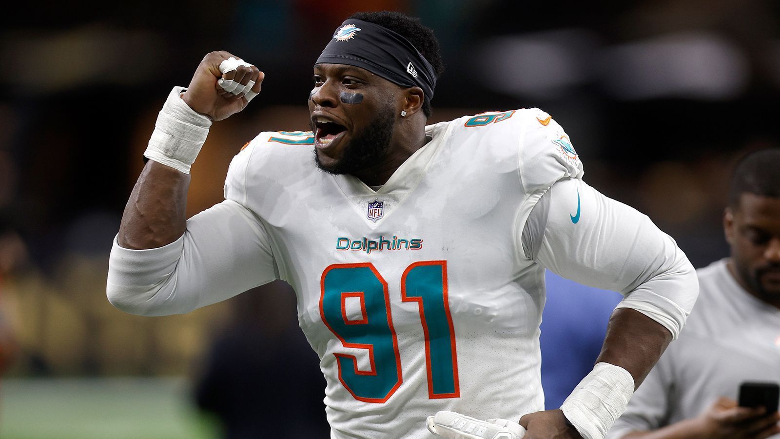 
                <strong>Miami Dolphins: Emanuel Ogbah</strong><br>
                Der flexibel einsetzbare Defensive Liner sammelte in den vergangenen beiden Spielzeiten mit 61 bzw. 66 Pressures die meisten Pressures aller Dolphins-Spieler. Ogbah fühlt sich im variablen Scheme der Dolphins sichtlich wohl und könnte auch weiterhin eine tragende Stütze sein.  
              