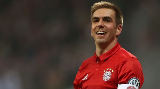 
                <strong>Philipp Lahm</strong><br>
                Philipp Lahm: Der Bayern-Kapitän steht seit Jahren für eine unglaubliche Konstanz und Fairness. Lahm begeht so gut wie nie ein Foulspiel. Kein Wunder also, dass der Routinier vor seinem letztem Halbjahr als Profi immer noch keinen Platzverweis zu beklagen hat. 
              