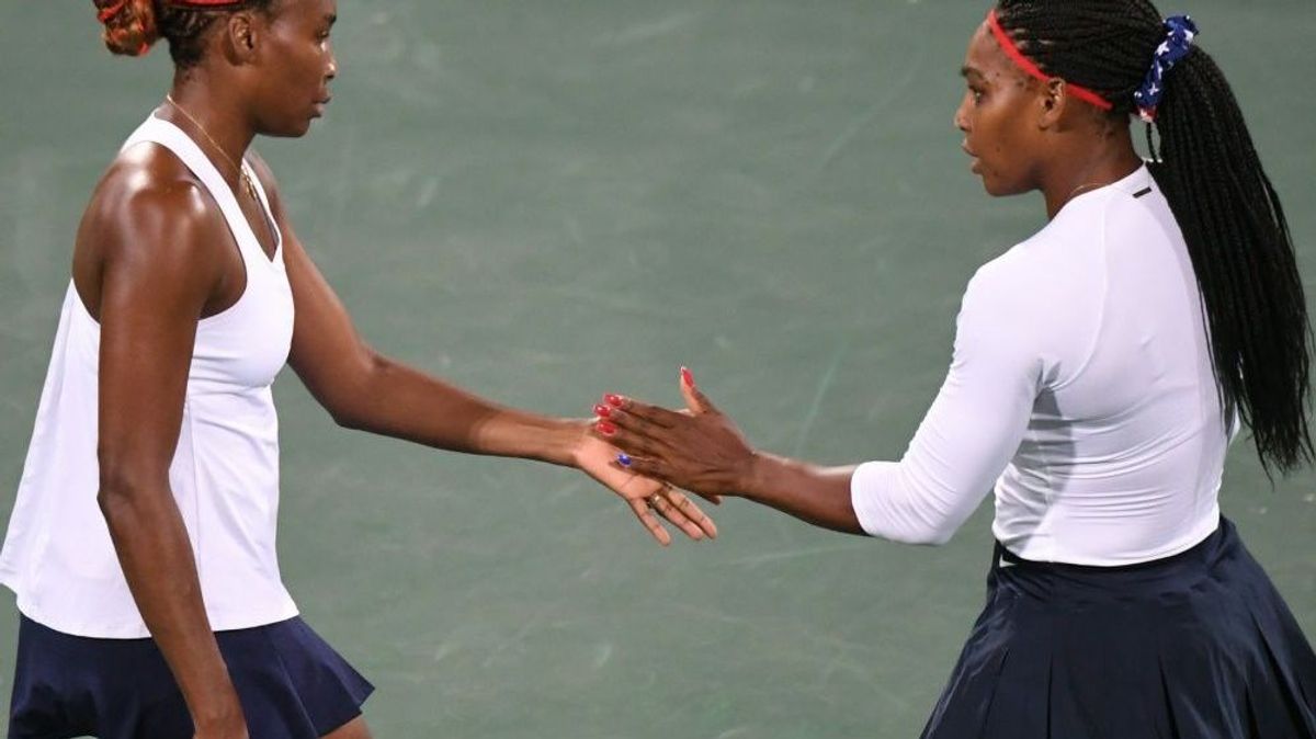Serena (r.) und Venus treffen im Finale aufeinander