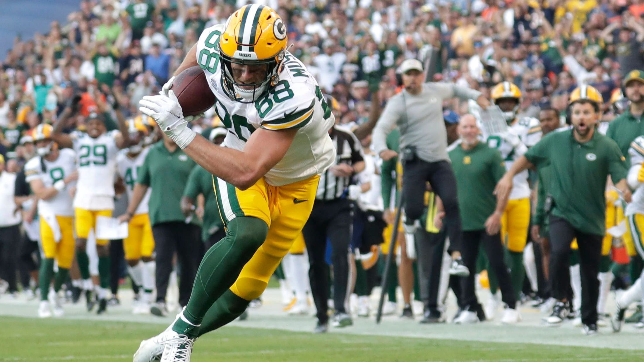 <strong>Luke Musgrave (Green Bay Packers)</strong><br>Im Thursday Night Game von Woche vier gegen die Detroit Lions hat sich Packers-Tight-End Luke Musgrave eine Gehirnerschütterung zugezogen. Bereits in der ersten Spielhälfte musste er die Partie verlassen und konnte nicht mehr weiterspielen. Er befindet sich nun im Concussion Protocol der NFL.