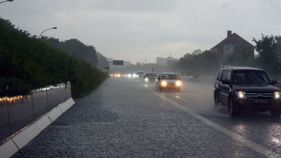 Zu starken Regenfällen, wie hier in Stuttgart, kam es am Sonntag (7. Mai) in Baden-Württemberg und Rheinland-Pfalz.