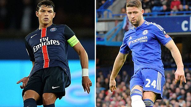 
                <strong>Rechter Innenverteidiger: Thiago Silva vs. Gary Cahill</strong><br>
                Rechter Innenverteidiger: Thiago Silva vs. Gary Cahill. Im Duell der Abwehrchefs trifft der Pariser Kapitän auf die Londoner Verlegenheitslösung. Während Thiago Silva über jeden Zweifel erhaben ist, rutscht Cahill nur aufgrund der Ausfälle von Kurt Zouma und John Terry in die Rolle des defensiven Lenkers. Der englische Nationalspieler wackelt in dieser Saison häufiger. Die Gastgeber verkürzen - PSG vs. Chelsea 1:2.
              