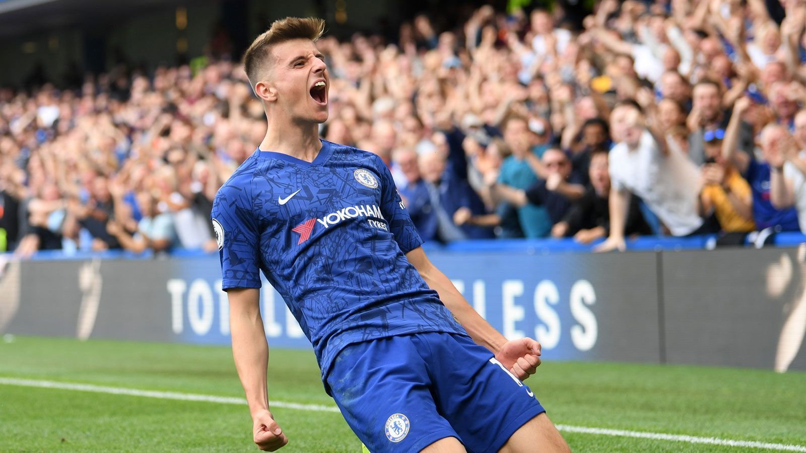 
                <strong>Mason Mount (Mittelfeldspieler, 21 Jahre)</strong><br>
                Mason Mount feierte als Leihspieler in der vergangenen Saison den Aufstieg mit Derby County. Sein Trainer dort war derselbe wie heute beim FC Chelsea: Frank Lampard. Das Gespann arbeitet auch an der Stamford Bridge weiter erfolgreich zusammen. Mount ist unumstrittener Stammspieler und hat in der laufenden Premier-League-Saison fünf Tore und fünf Vorlagen zu verbuchen. Der Verein verlängerte den Vertrag von Mount, der im Alter von sechs Jahren bei Chelsea das Fußballspielen lernte, bereits bis zum Jahre 2024.
              