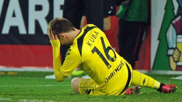 
                <strong>Jakub Blaszczykowski</strong><br>
                Den größten Fehlschuss überhaupt gibt es im Jahr 2011 zu sehen. Dortmunds Jakub Blaszczykowski hat beim Spiel gegen den SC Freiburg alle Zeit der Welt, um den Ball ins leere Tor zu schießen, schießt aber drüber.
              