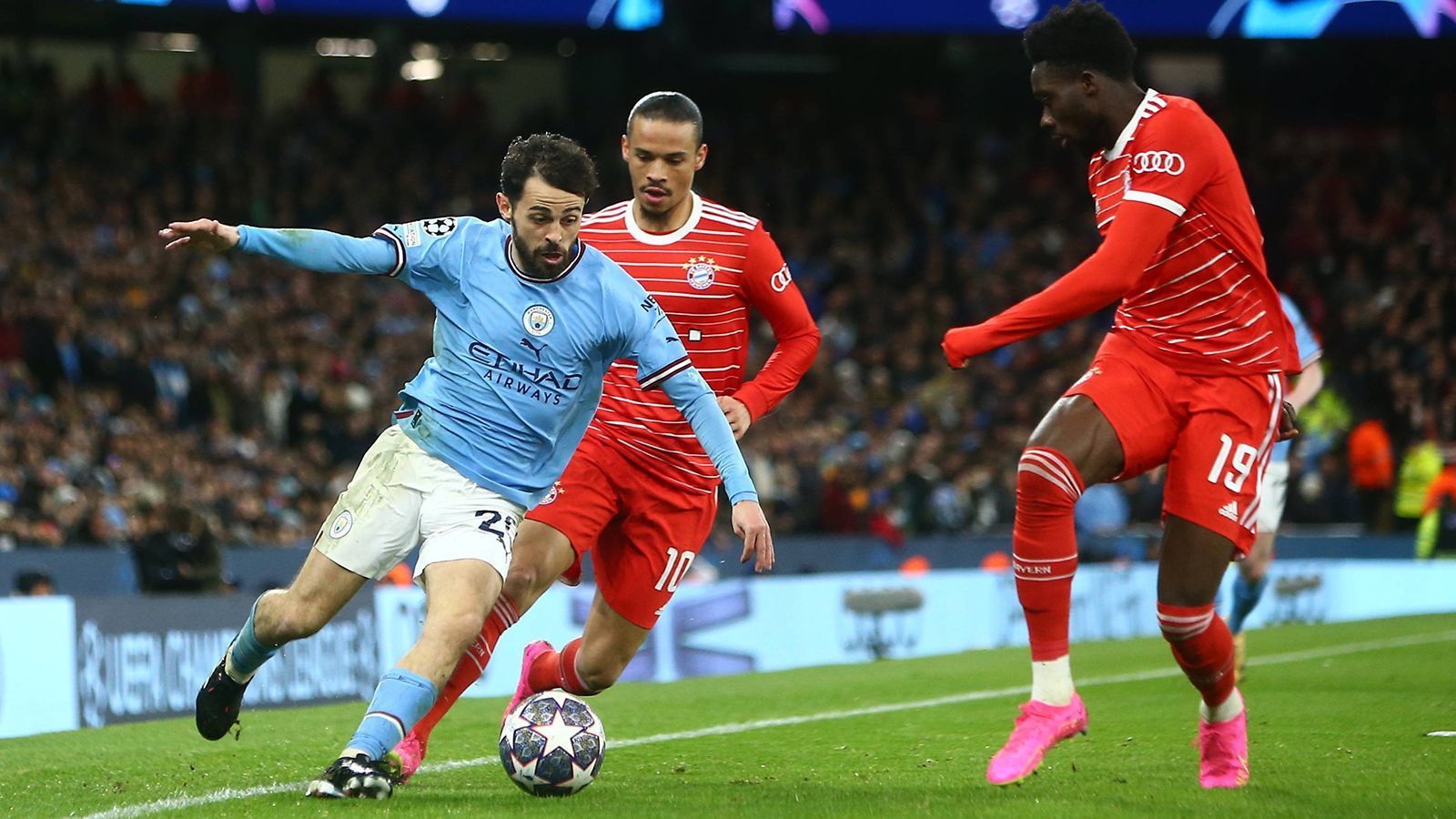 
                <strong>Gelingt Bayern das Wunder? - Die größten Comebacks der Champions League</strong><br>
                Der FC Bayern steht nach dem 0:3 im Viertelfinal-Hinspiel gegen Manchester City vor einer Herkules-Aufgabe. Im Rückspiel am Mittwoch (ab 21 Uhr im Liveticker) muss der deutsche Rekordmeister auf ein Wunder hoffen und ein perfektes Spiel zeigen, um doch noch ins Halbfinale einzuziehen. Sollte den Münchnern das gelingen, ginge das Rückspiel gegen den amtierenden englischen Meister wohl als eines der größten Comebacks der Königsklasse in die Geschichte ein. ran zeigt euch einige Beispiele aus der Champions-League-Historie.
              