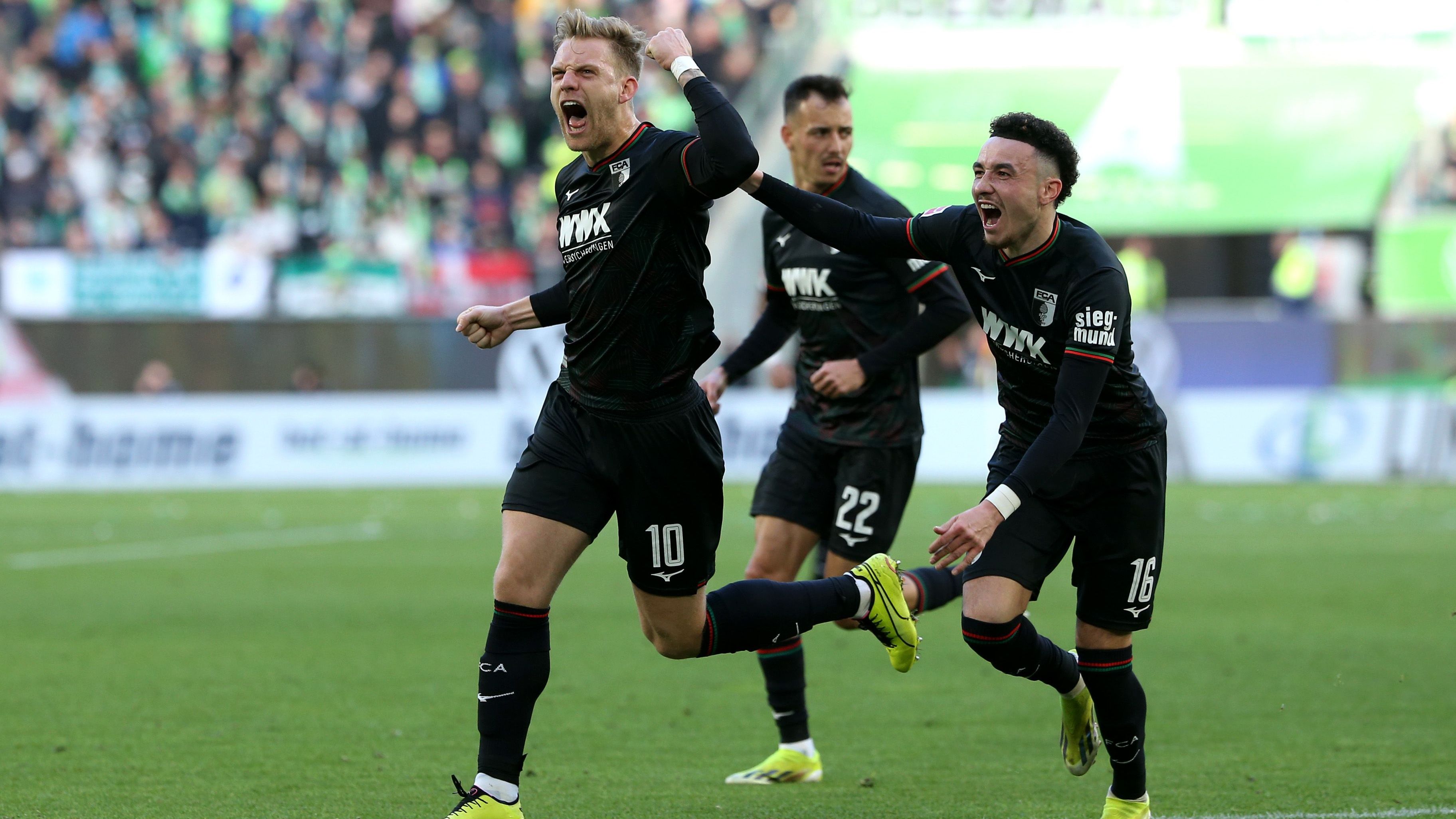 <strong>Der FC Augsburg spielt nächste Saison europäisch<br></strong>In der Rückrundentabelle belegt der FC Augsburg aktuell Platz 4 – noch vor den Bayern. Aber auch in der Gesamttabelle sind mit Rang 7 die Europapokalplätze nach vier Siegen in Serie greifbar nah. Gewinnt Leverkusen den DFB-Pokal oder bleibt Deutschland in der UEFA-Jahreswertung unter den ersten beiden Verbänden, würde Augsburgs siebter Platz sogar schon für den Europapokal reichen.