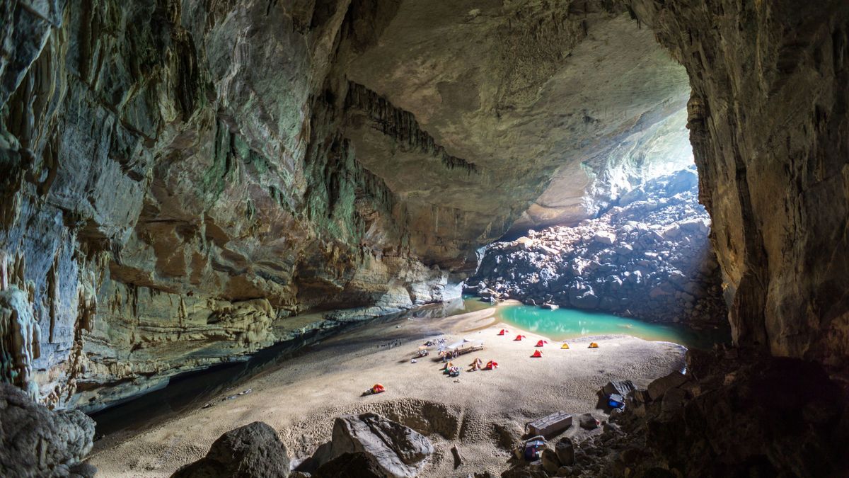 Zeltlager in der Hang En-Höhle