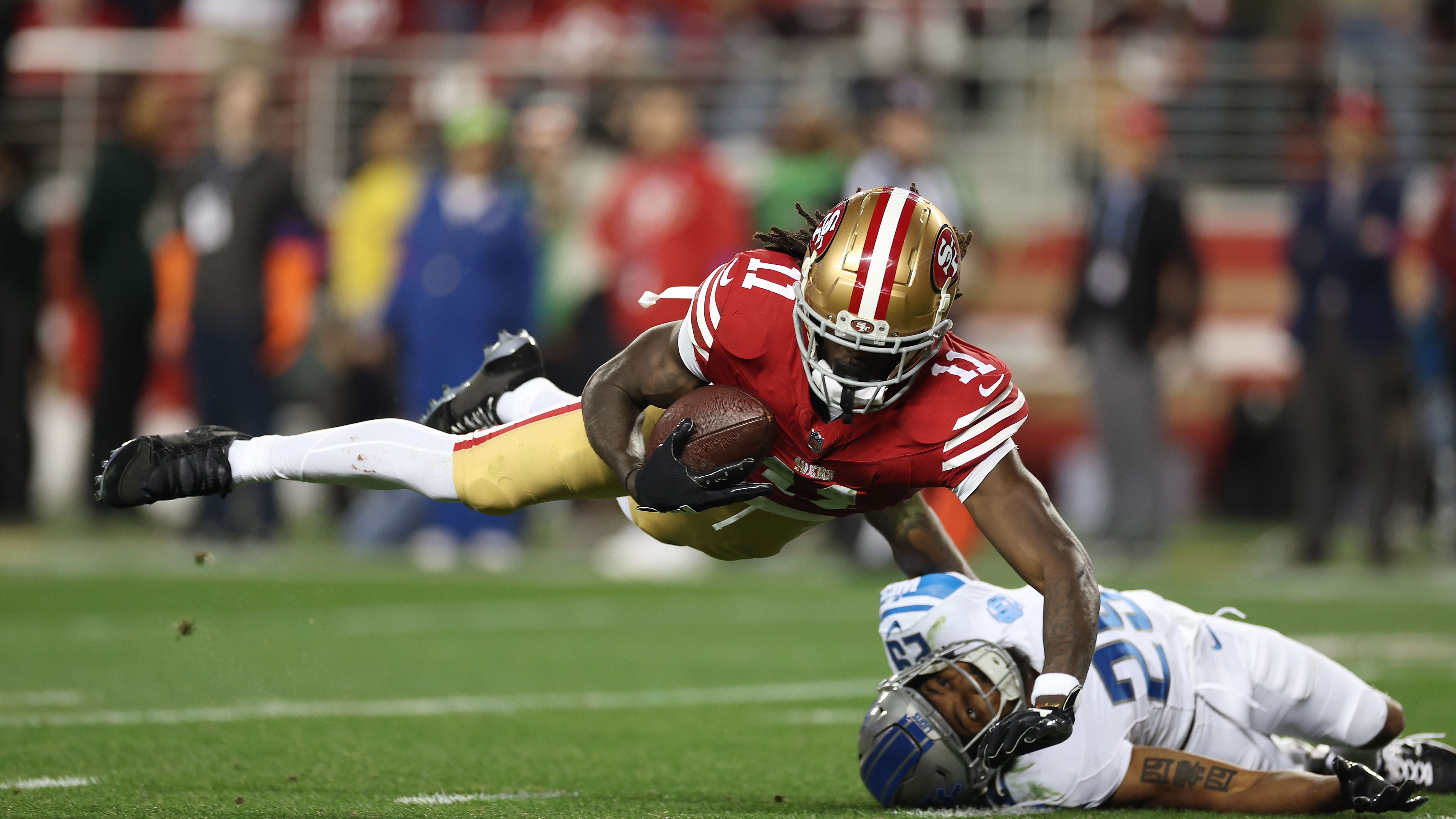 <strong>Brandon Aiyuk (San Francisco 49ers)</strong><br>Ähnlich wie im Falle von CeeDee Lamb wird auch Aiyuk auf den Receiver-Markt schielen und einige großzügige Verlängerungen registriert haben. Zuletzt soll ihm laut "NBC Sport" ein Vertrag angeboten worden sein, der ihm jährlich circa 25 Millionen US-Dollar in die Kassen spülen würde.&nbsp;