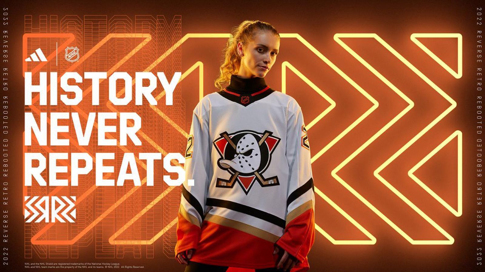 
                <strong>Anaheim Ducks</strong><br>
                Der charakteristische asymmetrische Körperstreifen von 1993, die Chevron-Streifen an den Ärmeln und die dreifarbigen Spielernummern sind eine Ode an die Uniform der ersten Saison der Ducks, die mit dem heutigen Farbschema des Teams neu kombiniert wurde.
              