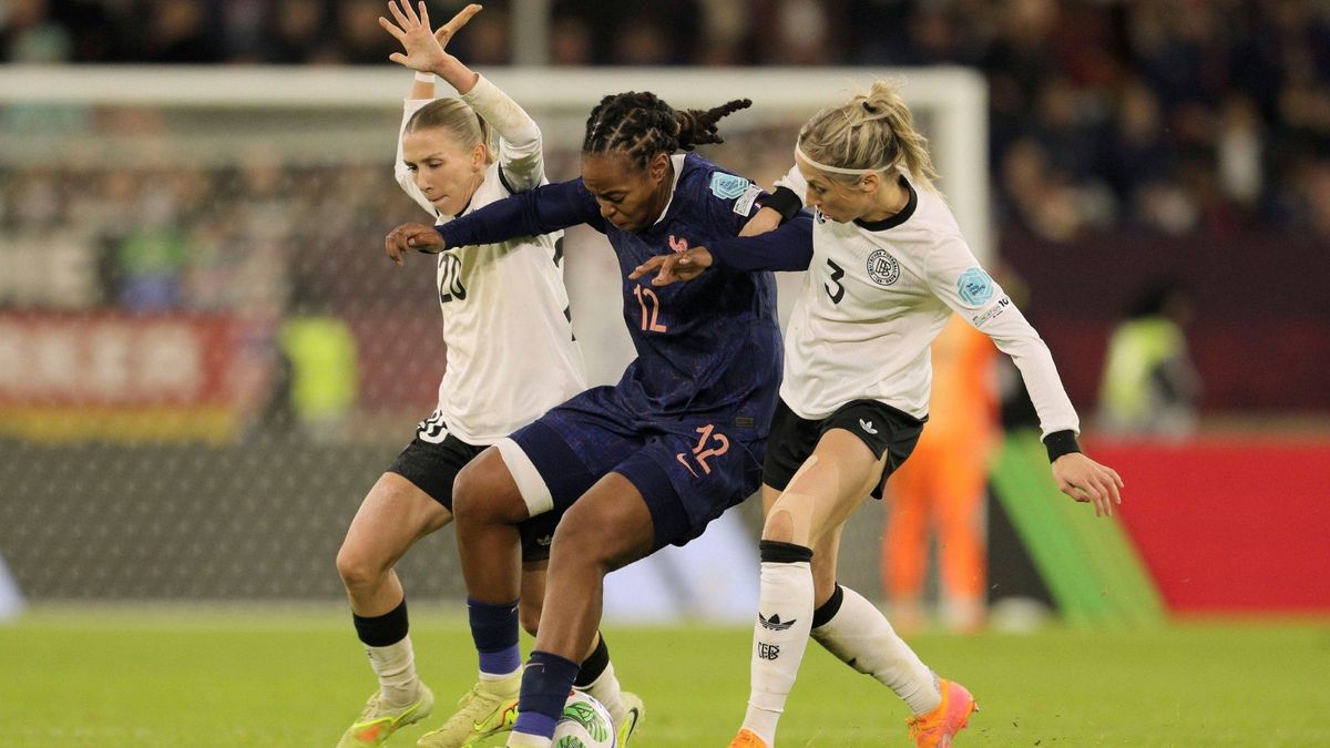 Katoto (M.) im Duell mit der deutschen Abwehr
