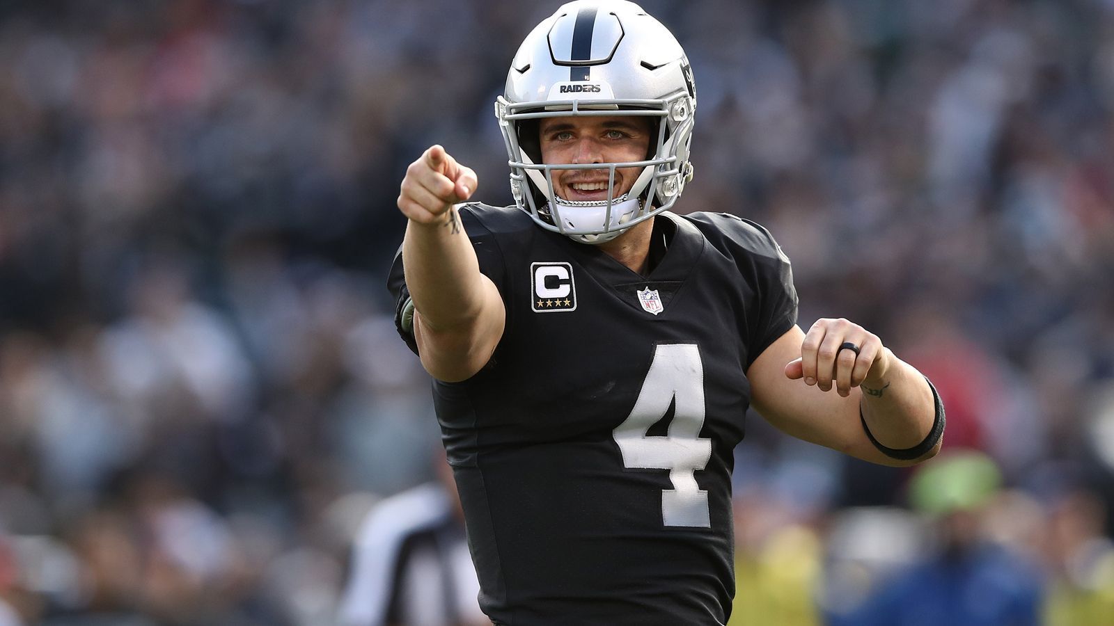 <strong>Oakland/Las Vegas Raiders: 5 Quarterbacks</strong><br>
                Derek Carr (142), Aidan O'Connell (10), Terrelle Pryor (9), Matt McGloin (6), Jimmy Garoppolo (6)