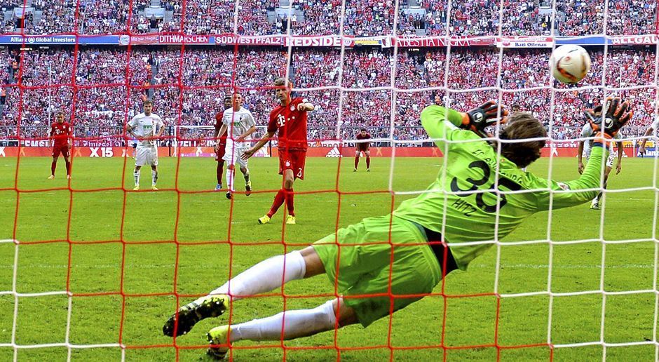 
                <strong>4. Bundesliga-Spieltag (Saison 2015/2016)</strong><br>
                FC Bayern München vs. FC Augsburg 2:1; 4. Spieltag 2015/2016: Später Sieger im Derby. Dieses Mal war es Thomas Müller, der die Bayern in der Nachspielzeit zum Sieg führte. Sein verwandelter Elfmeter in der 90. Minute sorgte für den 2:1-Endstand.
              
