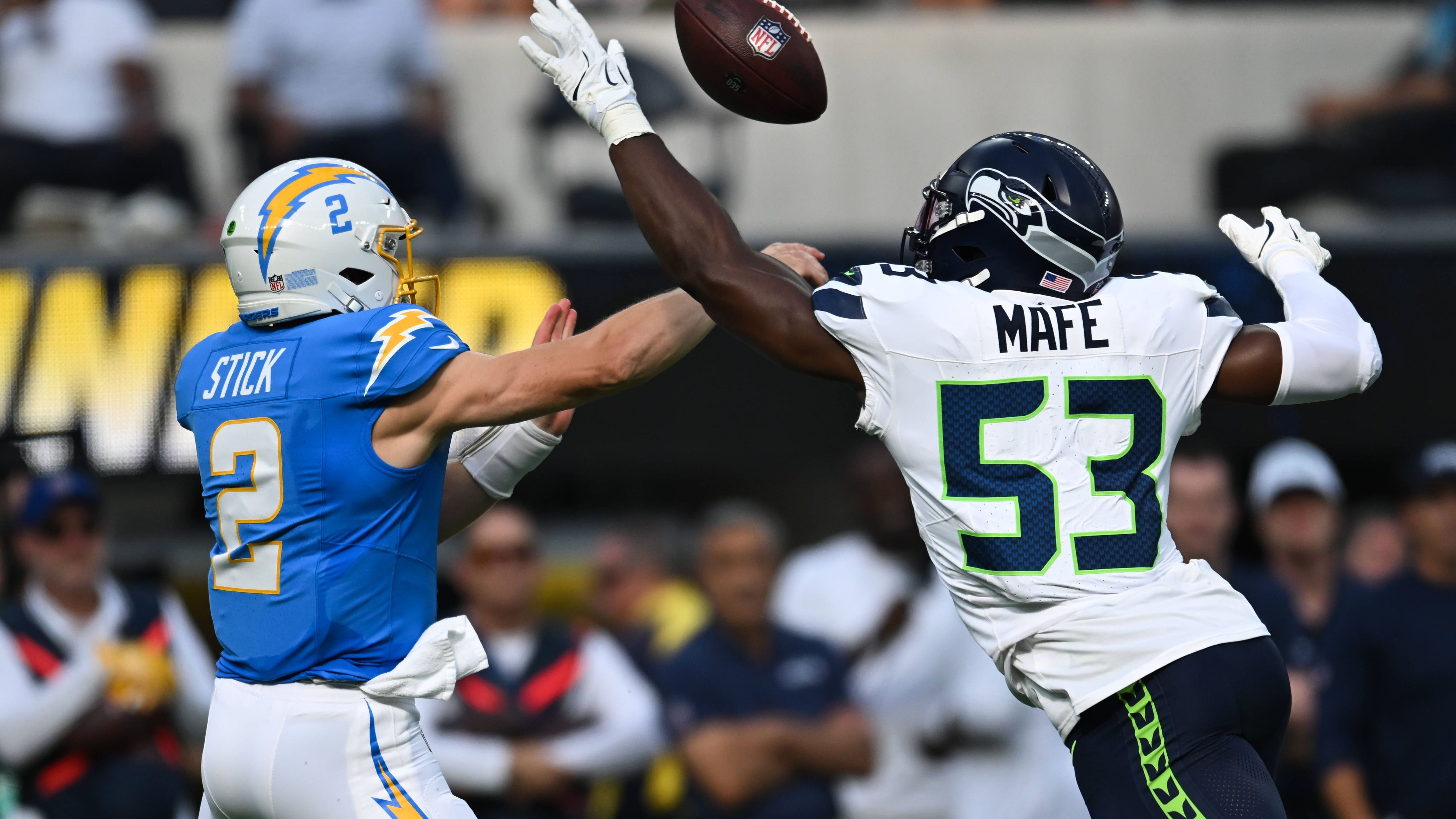 <strong>Seattle Seahawks: Boye Mafe (Edge)</strong><br>Eines der größten "Was wäre, wenns" der aktuellen NFL. Mit riesigem Talent gesegnet, machte Mafe nach durchwachsenem Rookie-Jahr in der vergangenen Saison einen Schritt nach vorne. Mit neun Sacks und einem verbesserten Verständnis für die Abläufe wartet man bei den Seahawks 2024 auf eine erneute Steigerung.