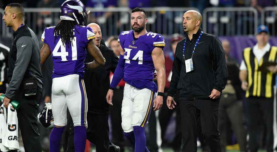 
                <strong>Andrew Sendejo (Minnesota Vikings)</strong><br>
                Safety Andrew Sendejo gehört zu den wichtigen Säulen in der Vikings-Defense. In der Divisional Round fing er eine Interception von Drew Brees. Im dritten Viertel zog er sich bei einem Hit gegen Michael Thomas allerdings eine Gehirnerschütterung zu. Aufgrund des Concussion Protocols durfte er am Training deshalb nicht voll teilnehmen. Head Coach Mike Zimmer ist jedoch optimistisch für die Partie bei den Philadelphia Eagles (Mo., ab 0:40 Uhr live auf ProSieben und im Livestream auf ran.de). "Ihm wird es gut gehen", sagte er im Hinblick auf das Duell mit den Eagles. Tatsächlich wird Sendejo dabei sein können. Auch Cornerback Mackensie Alexander trainierte am Mittwoch nur eingeschränkt und ist fraglich für das NFC Championship Game.
              