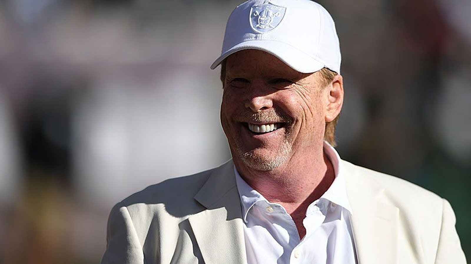 <strong>Platz 5: Las Vegas Raiders</strong><br>
                Besitzer: Mark Davis<br>Kaufpreis: 25.000 US-Dollar (1966)<br>Wert 2017: 2,4 Milliarden US-Dollar<br>Aktueller Wert: 7,8 Milliarden US-Dollar
