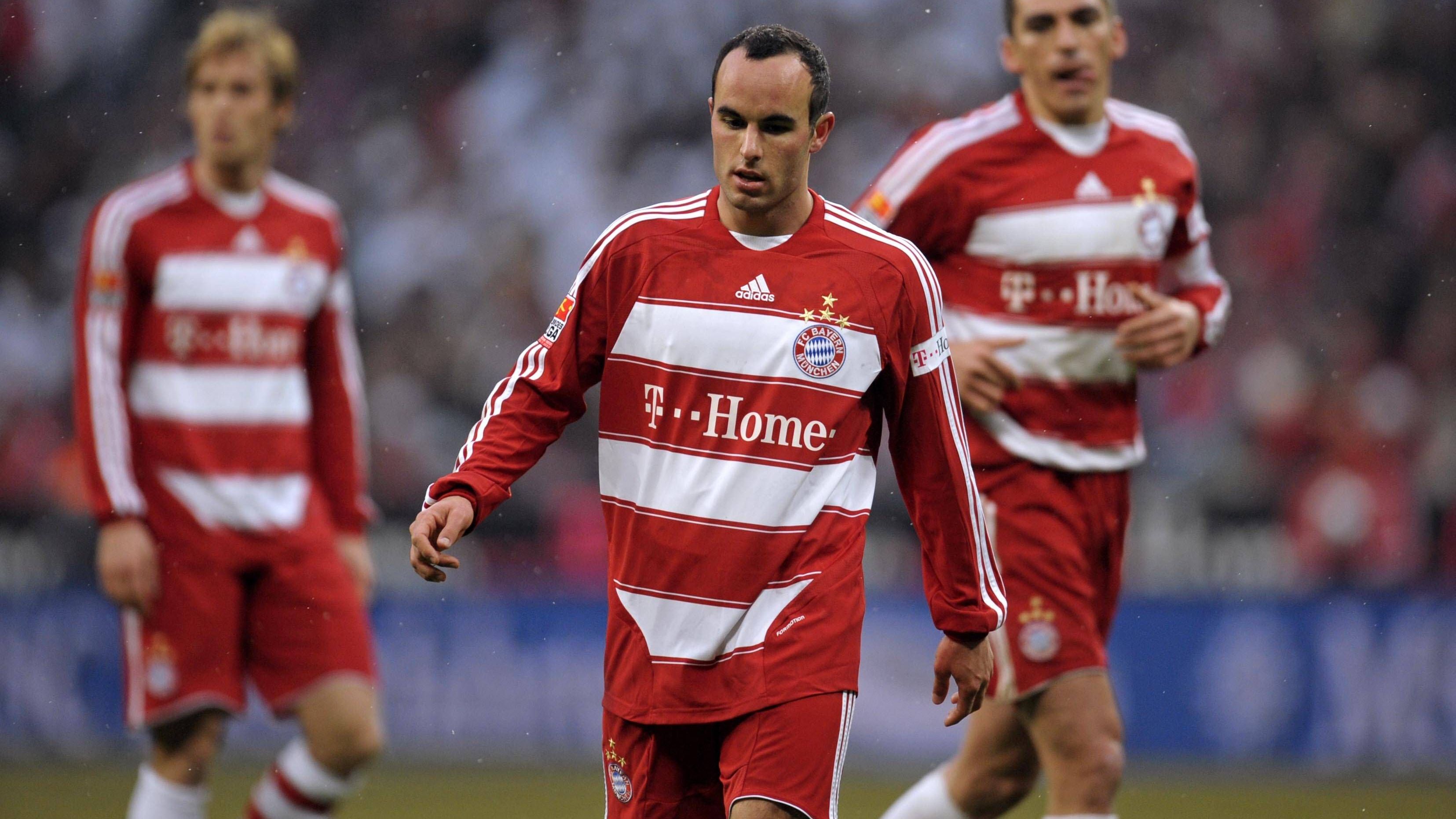 <strong>Landon Donovan (2008/09)</strong><br>Und einen Winter später kam der nächste Flop! Der US-Amerikaner galt als absoluter Wunschspieler von Jürgen Klinsmann – und gilt heute vielleicht als weiterer Schritt in Richtung Trennung. Donovans Leihe war bereits nach zwei Monaten wieder Geschichte. In München fand sich der Stürmer überhaupt nicht zurecht. Vielleicht der größte Flop der jüngeren Klubgeschichte mit Breno zusammen.