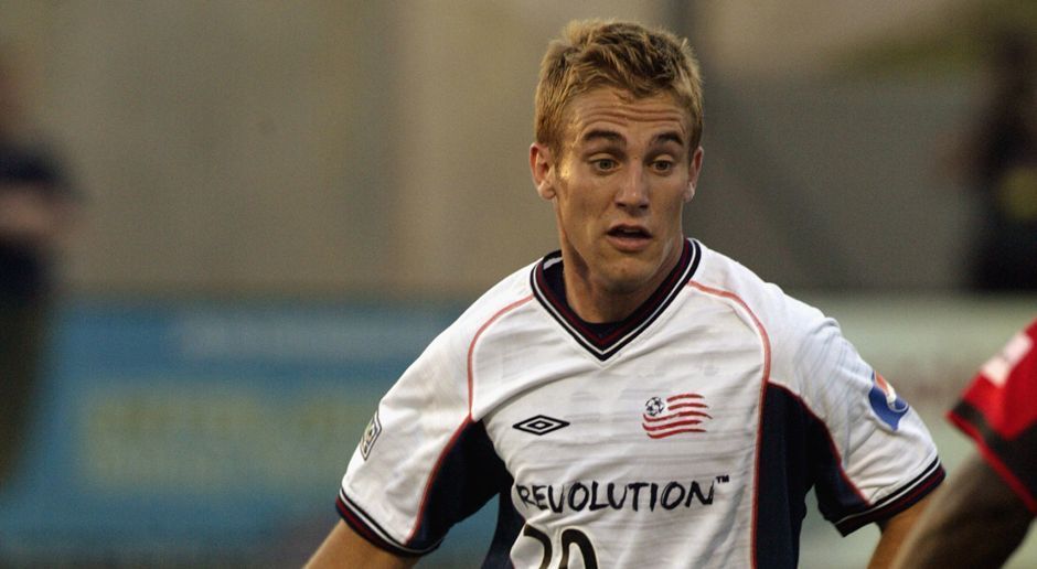 
                <strong>2005: Taylor Twellman (New England Revolution)</strong><br>
                2005: Taylor Twellman (New England Revolution). 17 Tore erzielte Twellmann 2005 für New England, der Bestwert der gesamten MLS. Damit hatte der US-Amerikaner maßgeblichen Anteil am Einzug ins Finale des MLS Cups, das allerdings mit 0:1 gegen LA Galaxy verloren ging.
              