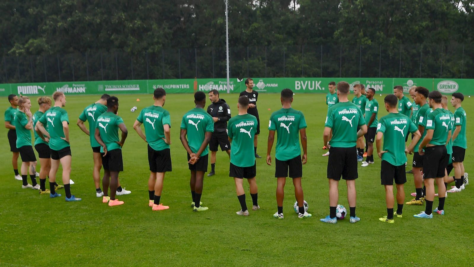 
                <strong>SpVgg Greuther Fürth</strong><br>
                Trainingsstart: 3. Juli -Trainingslager: 18. bis 24. Juli in Neukirchen am Großvenediger (Österreich) -Testspiele: Fr., 9. Juli, SpVgg Greuther Fürth - FC Bayern München II 0:1, Mi., 14. Juli, SpVgg Greuther Fürth - Würzburger Kickers 0:1, Sa., 17. Juli, SpVgg Greuther Fürth - FC Ingolstadt 1:1, Sa., 24. Juli, SpVgg Greuther Fürth - TSG 1899 Hoffenheim 2:2, Sa., 31. Juli, SpVgg Greuther Fürth - Fenerbahce Istanbul 2:3
              