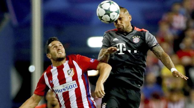 
                <strong>Arturo Vidal</strong><br>
                Arturo Vidal: Der Chilene warf sich in jeden Ball, wurde für seine Gegenspieler wirklich zur Nervensäge. Unterband immer wieder die die Angriffe Atleticos und verhinderte so womöglich eine frühere Führung des Vorjahresfinalisten. Offensiv hätte er mit seinem Willen aber mehr Akzente setzen müssen. Verursachte unnötig einen Elfmeter kurz vor Schluss. ran-Note: 3-
              