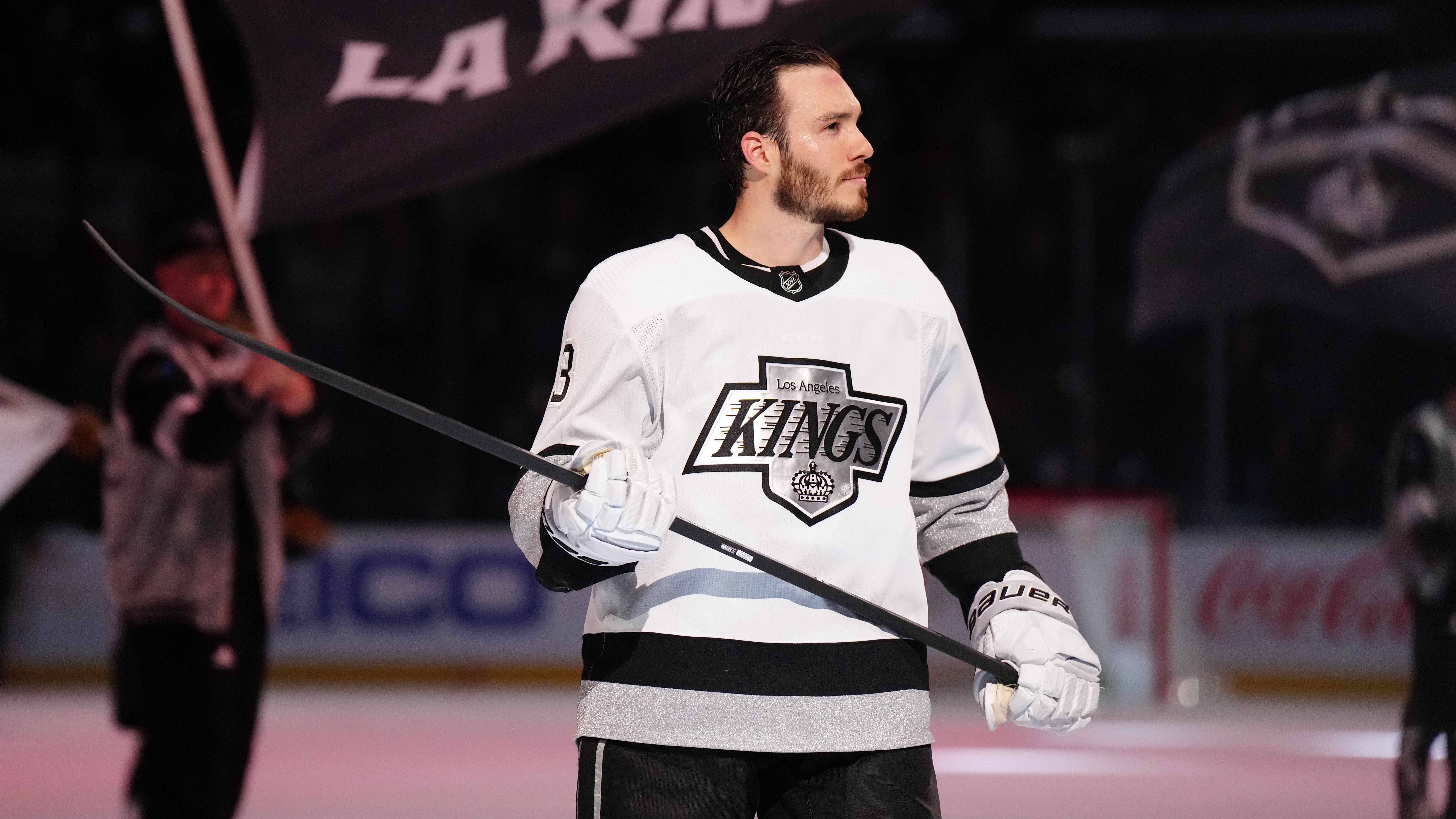 <strong>Los Angeles Kings (NHL - Eishockey)</strong><br>Die LA Kings haben ihren Namen seit der Gründung der Franchise 1967. Um den Namen des Teams festzulegen, wurde damals eine Abstimmung unter Fans durchgeführt, bei dieser sich für den Namen "Kings" entschieden wurde. Der Teambesitzer Jack Kent Cooke wollte, dass sein Klub "einen Hauch von Königtum" ausstrahlt.