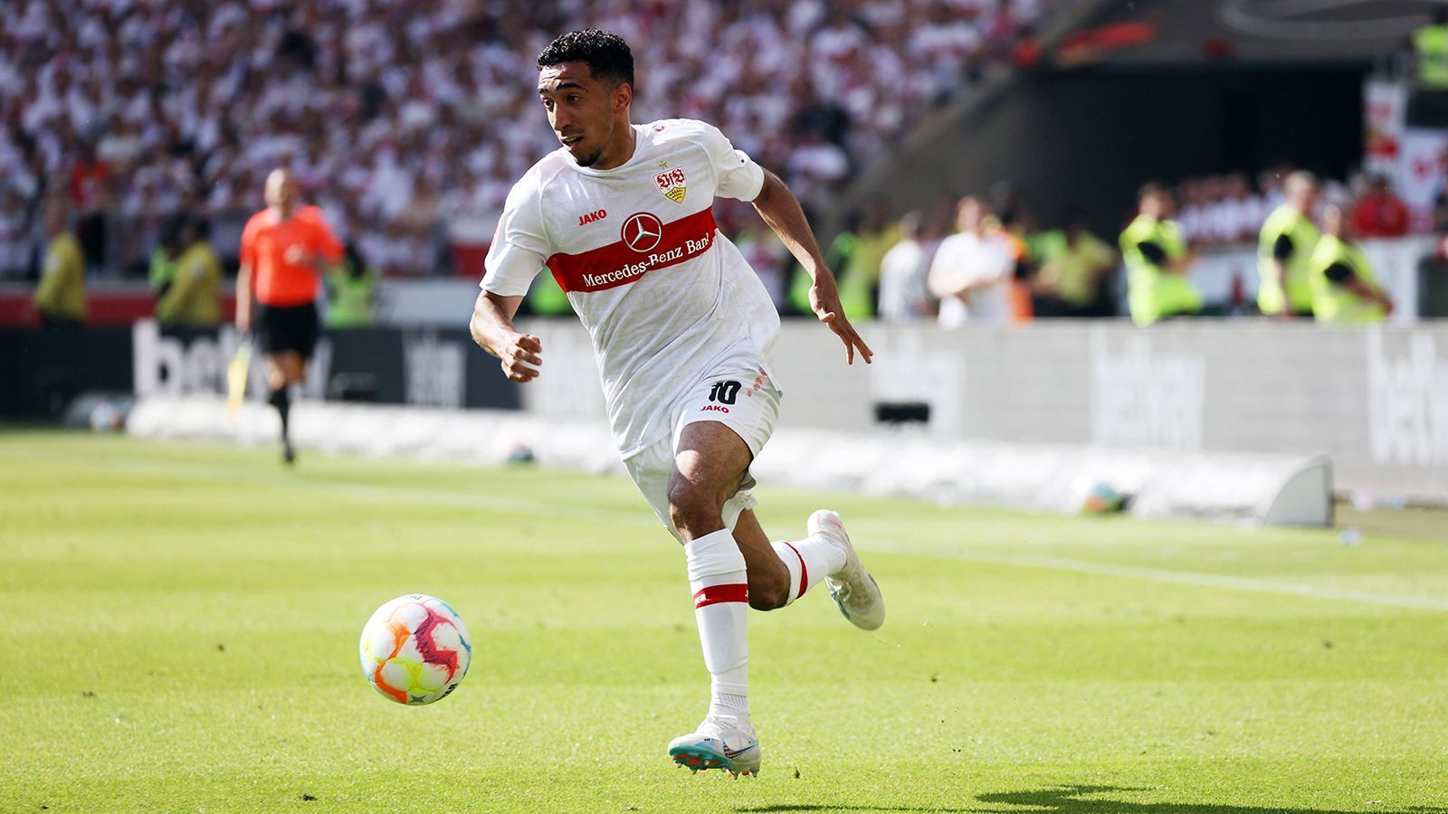 
                <strong>Tiago Tomas (VfB Stuttgart)</strong><br>
                Kommt nach 67 Minuten für Führich. Zirkelt einen Ball haarscharf am HSV-Kasten vorbei (82.). ran-Note: 3
              