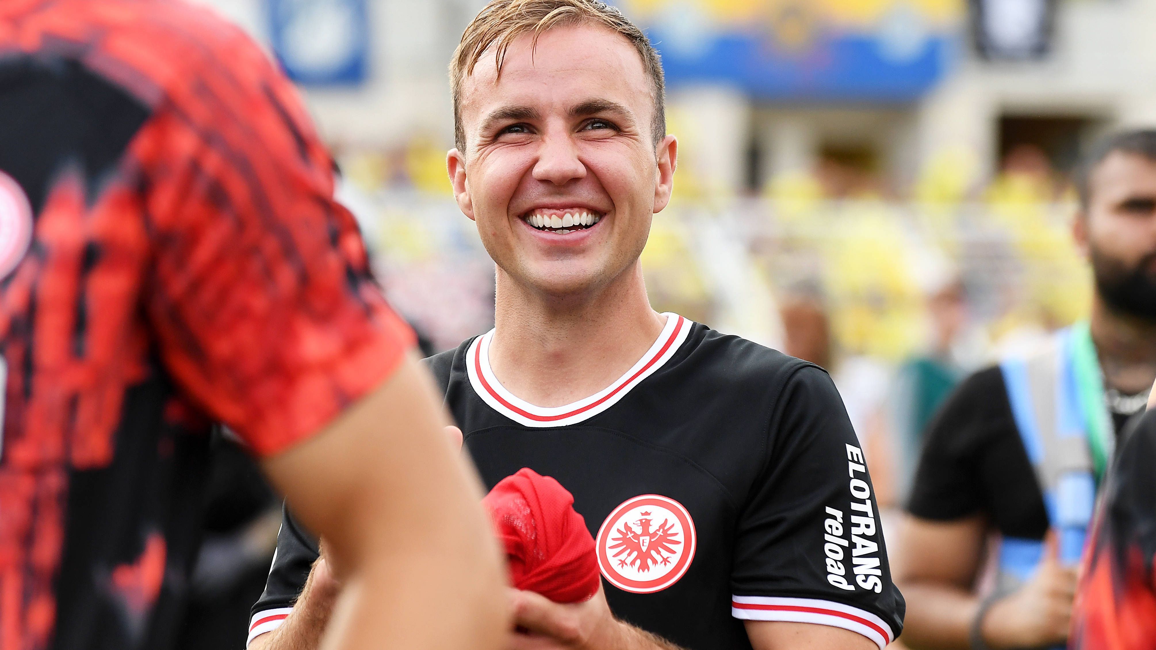 <strong>Mario Götze</strong><br>Der Frankfurt-Kicker setzt auf Cannabis! Zumindest investierte Götze in die Sanity Group – ein Unternehmen, das Produkte zur Schmerz- und Entzündungshemmung vertreibt, die auf dem Cannabis-Hauptbestandteil Cannabidiol basieren. Vor allem in den USA sind die Produkte bereits sehr beliebt.