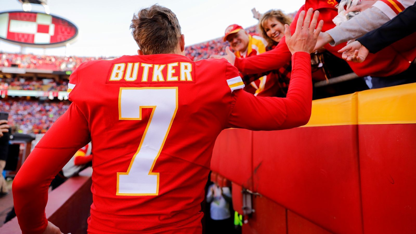 
                <strong>Special Teams und Kicker: Kansas City Chiefs</strong><br>
                Mit drei Sekunden Restspielzeit verwandelte Kicker Harrison Butker das entscheidende Field Goal zum 26:23 Sieg über die Minnesota Vikings. Der ehemalige Kicker der Carolina Panthers verwandelte alle vier Field-Goal-Versuche.Gesamtpunktzahl: 16
              