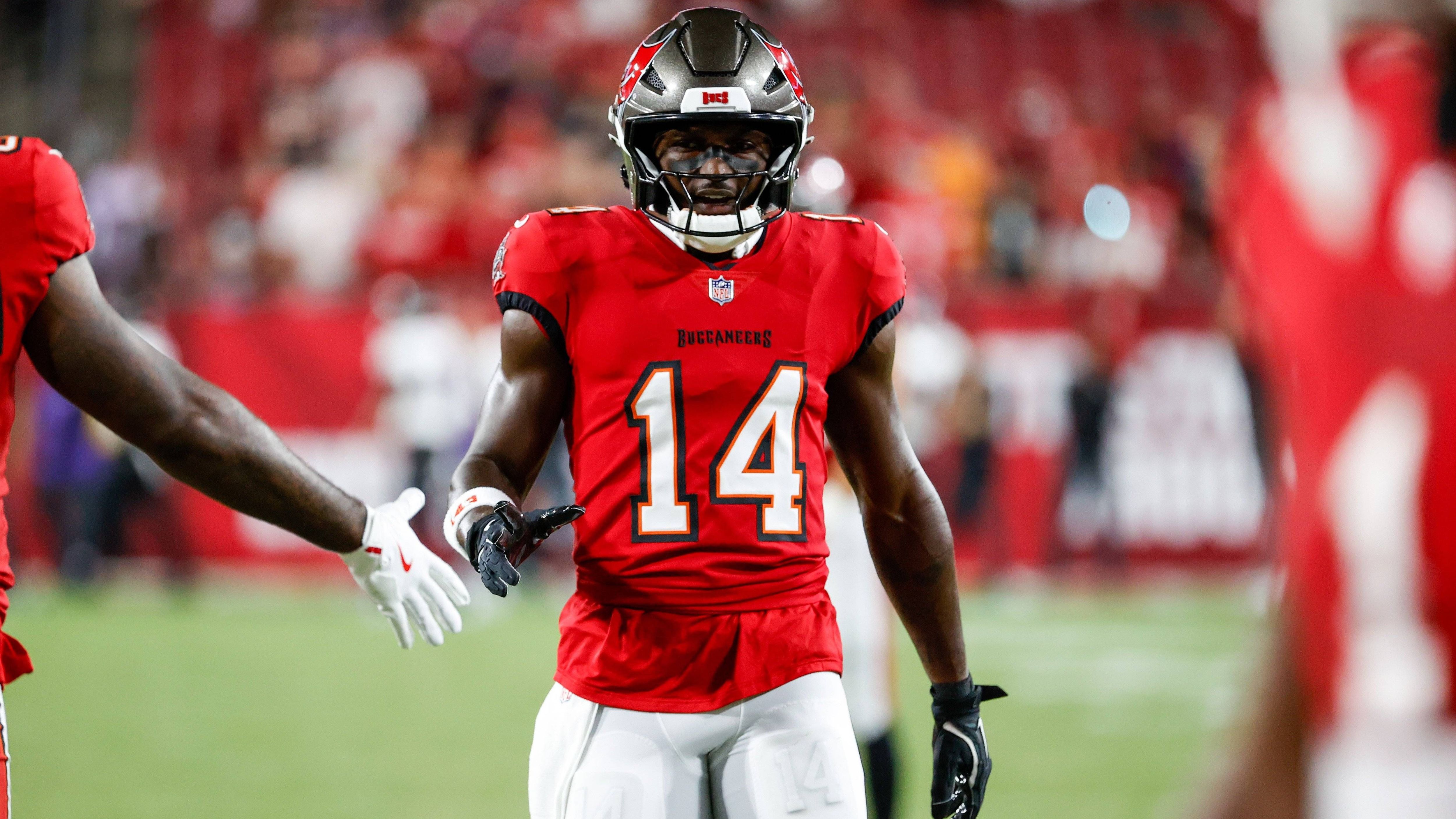 <strong>Chris Godwin (Tampa Bay Buccaneers, 7.266 Yards)</strong><br>Bei Godwin sieht die Lage etwas anders aus: Seine gesamte Karriere musste er sich die Targets mit seinem kongenialen Receiver-Kollegen Mike Evans teilen. Dennoch legte er beeindruckende Zahlen auf – im Schnitt knapp über 1.100 Yards pro Saison. Ob es für den 15.000-Yard-Club reicht, ist jedoch unwahrscheinlich.