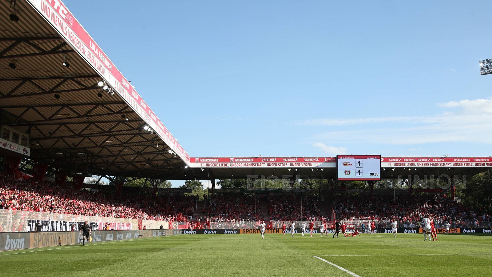 
                <strong>Stadion An der alten Försterei (Union Berlin)</strong><br>
                der beste Name laut ChatGPT: "Eiserne Festung"
              