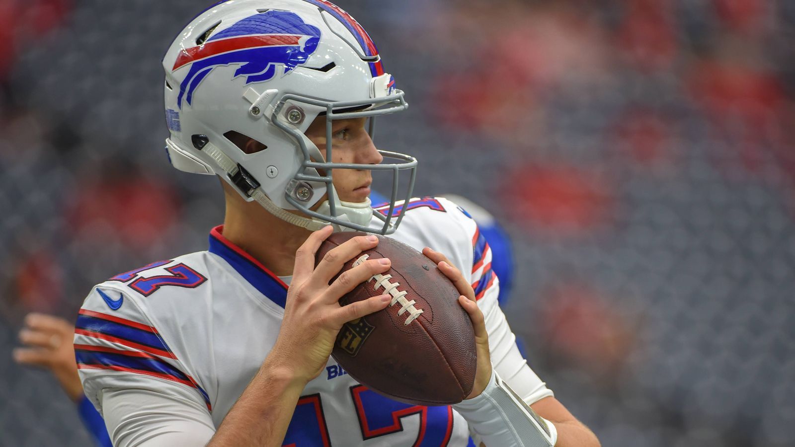 
                <strong>Pick 7: Josh Allen (Quarterback, Buffalo Bills)</strong><br>
                Allen galt vor dem Draft als athletisch starker Quarterback mit einem Mega-Wurfarm, dem allerdings oft die Genauigkeit fehlt. Diesem Ruf wurde der Passgeber in der Saison 2018 vollauf gerecht. Er stand in zwölf Spielen auf dem Platz, elf Mal davon als Starting Quarterback. Seine Bilanz: 2074 Passing Yards, eine Passquote von nur 52,8 Prozent, 10 Touchdown-Pässe, 12 Interceptions. Allen steht aber nicht allein für seinen Arm. 631 Rushing Yards und acht erlaufene Touchdowns sind mega. Verbessert er seine Wurf-Genauigkeit, kann er die langersehnte Langzeitlösung bei den Bills werden. ran-Note: 3
              