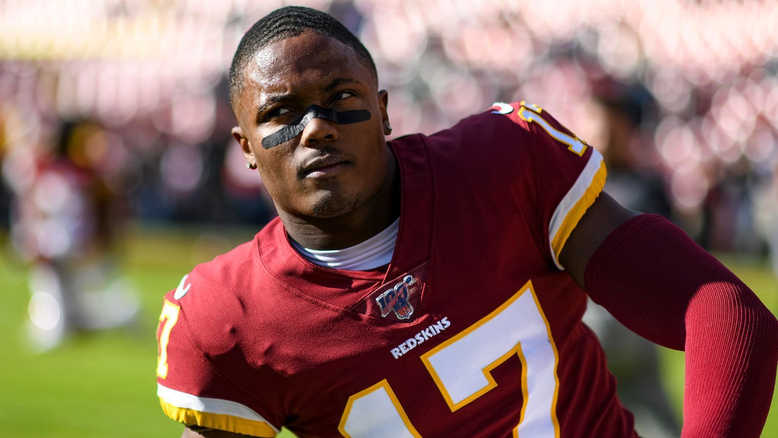 
                <strong>Start: WR Terry McLaurin (Washington Redskins)</strong><br>
                Bei dem schwachen Saisonverlauf der Redskins mag es einem widerstreben, einen Spieler aus Washington aufzustellen. Wide Receiver Terry McLaurin ist am 17. Spieltag allerdings ein echter Geheimtipp. Und das nicht nur weil er mit 919 Receiving-Yards kurz vor dem Durchbrechen der 1.000-Yard-Marke steht. McLaurin harmoniert auch hervorragend mit Quarterback Case Keenum. Und er ist der absolute Go-to-Guy im Pass Angriff der Redskins. Mit 216 Yards aus den vergangenen beiden Spielen ist er zudem auf 1.000-Yard-Kurs. Und bereits im ersten Spiel gegen Dallas fing er einen Touchdown - von Keenum.
              